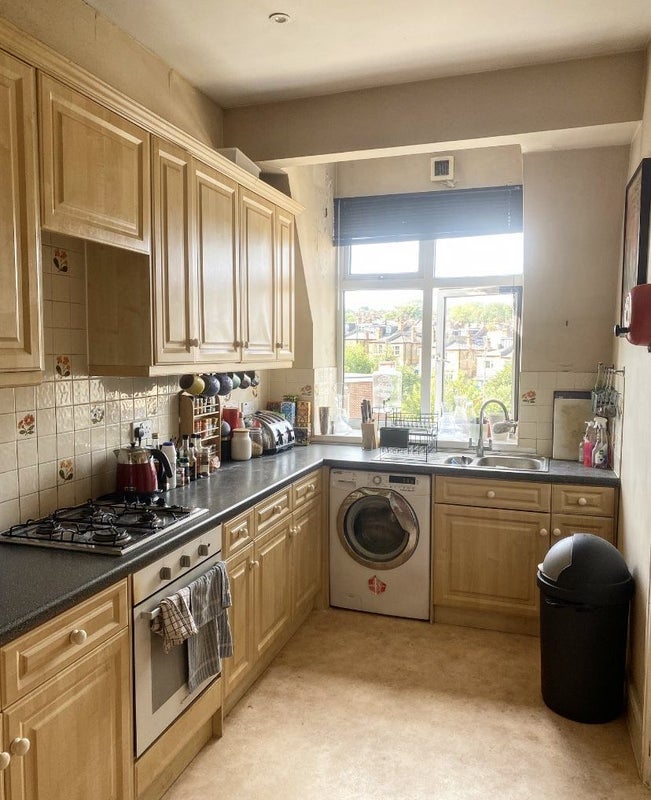 Room Alexandra Park Road in Greater London