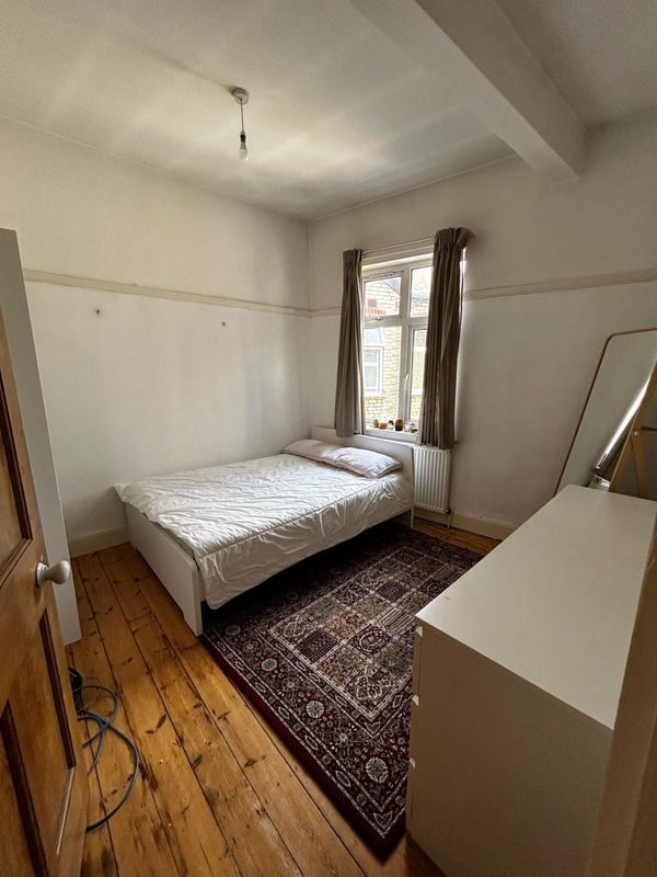Room Alexandra Park Road in Greater London