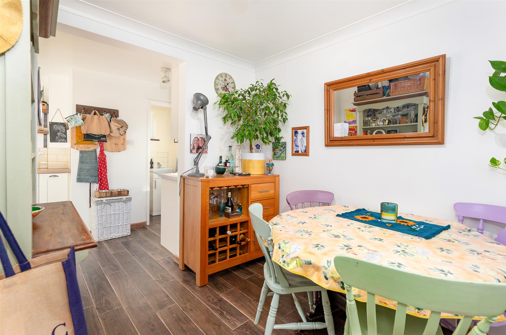 House Goldcrest Close in Carisbrooke
