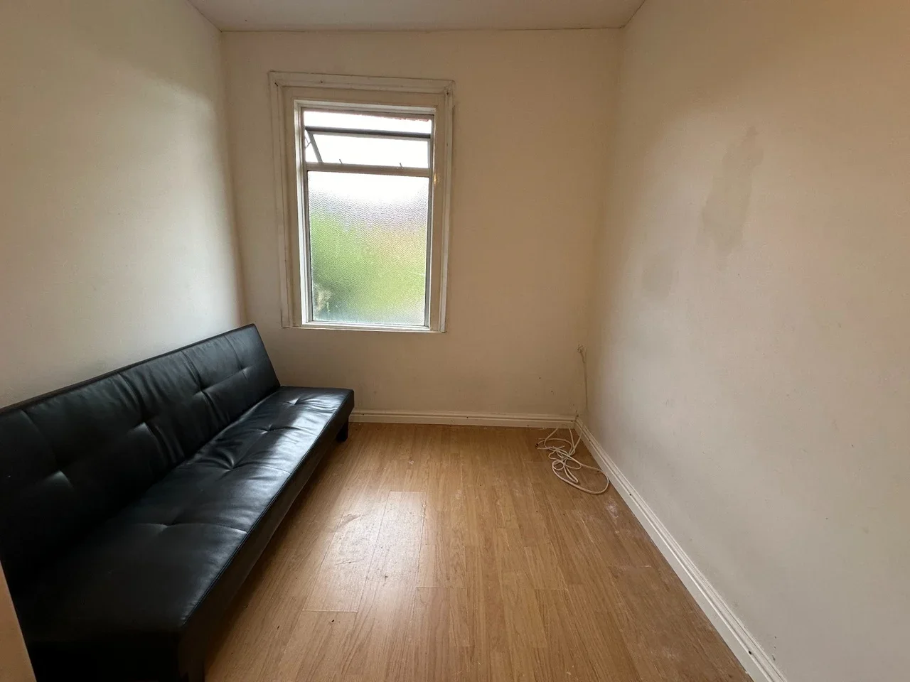 Flat Ilex Road in Greater London