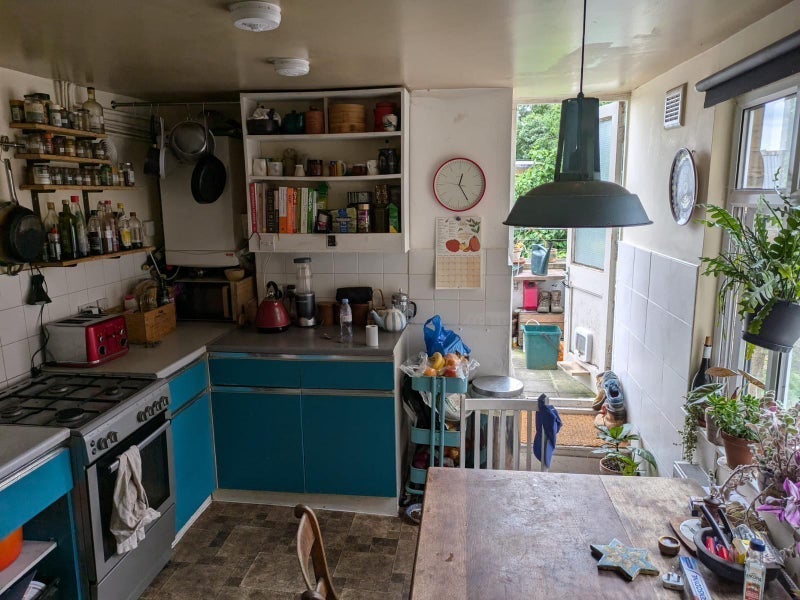 Room Wakefield Road in Greater London