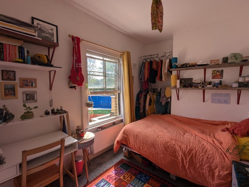 Room Wakefield Road in Greater London