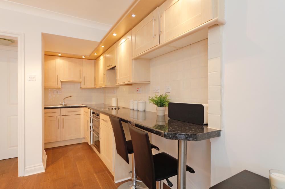 Flat Hatherley Grove in City of Westminster