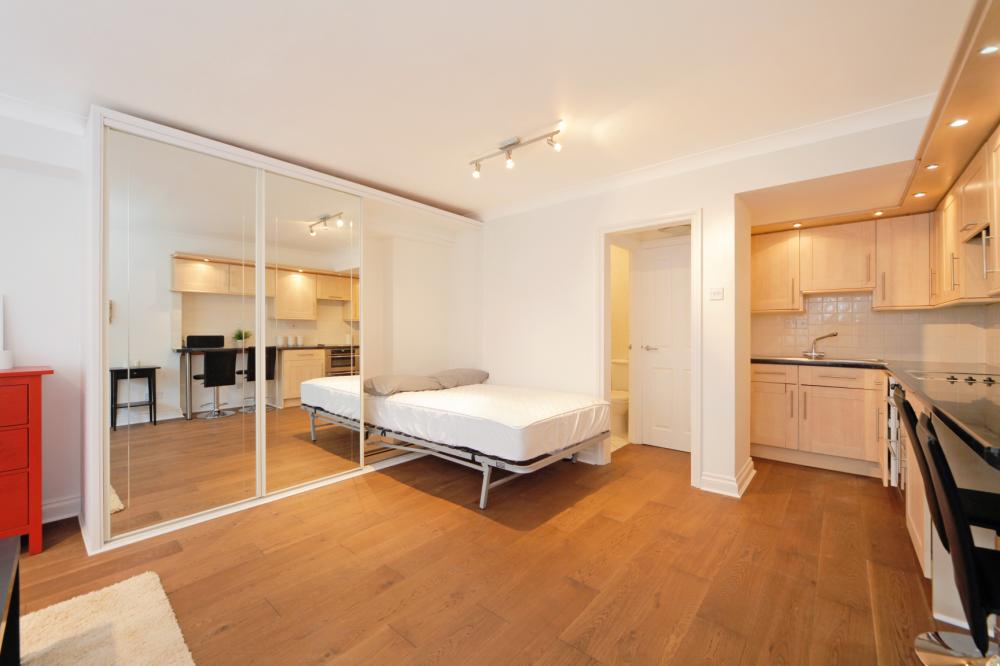 Flat Hatherley Grove in City of Westminster