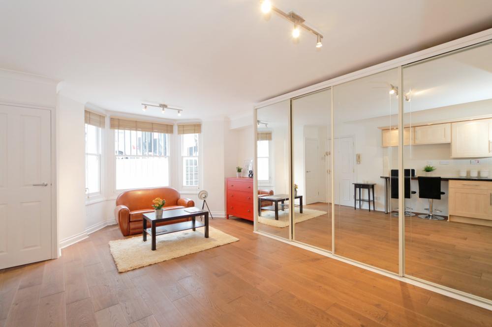 Flat Hatherley Grove in City of Westminster