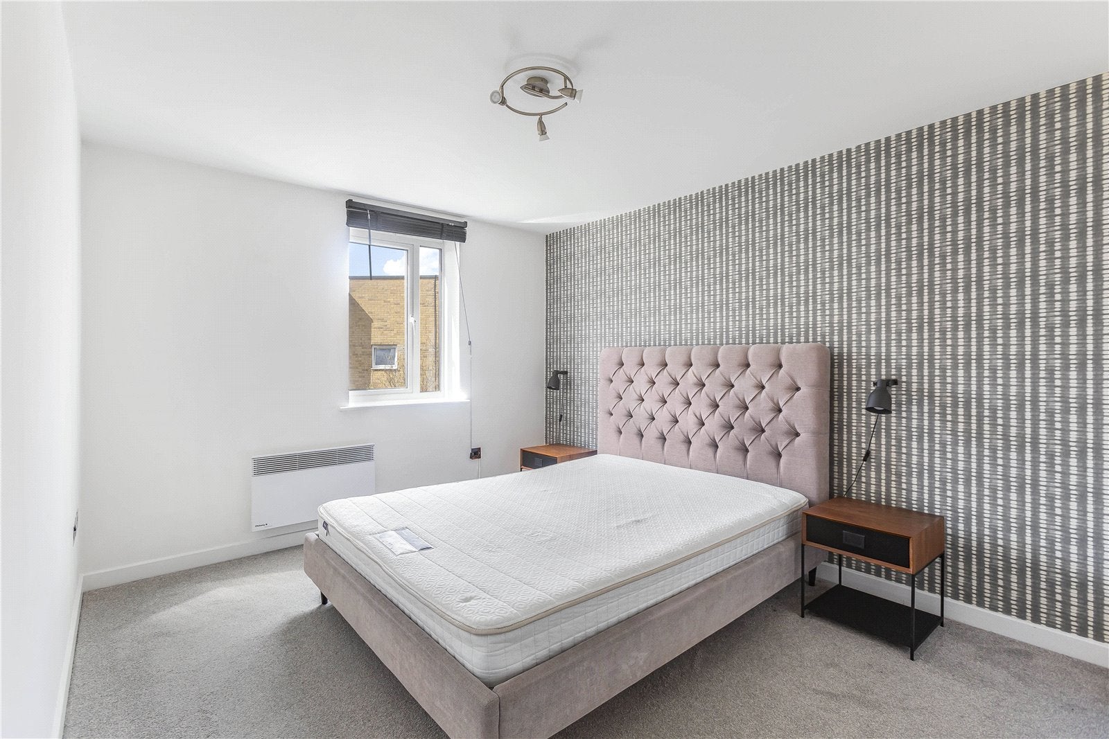 Flat Enfield Road in Greater London