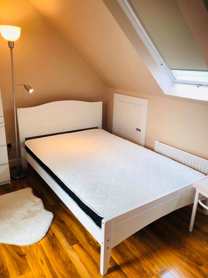 Flat Garth Road in Greater London