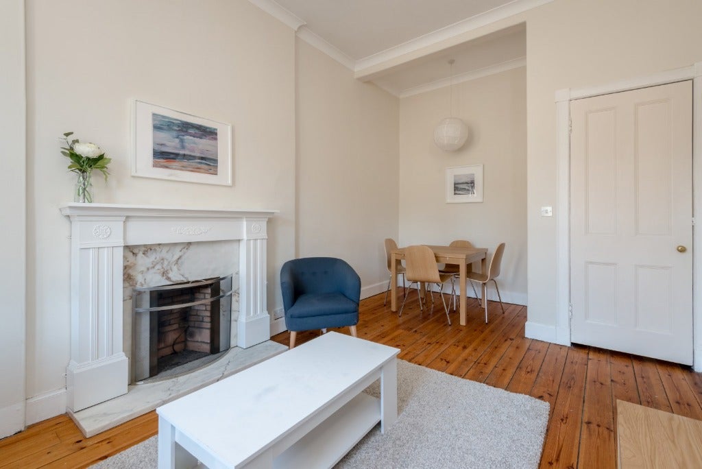 Flat Dean Park Street in City of Edinburgh