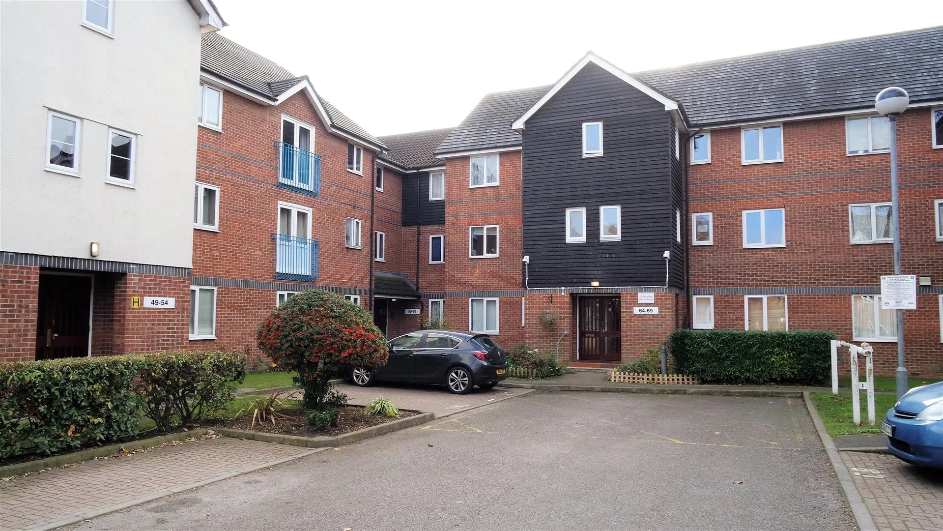 Flat De Mandeville Court in Greater London