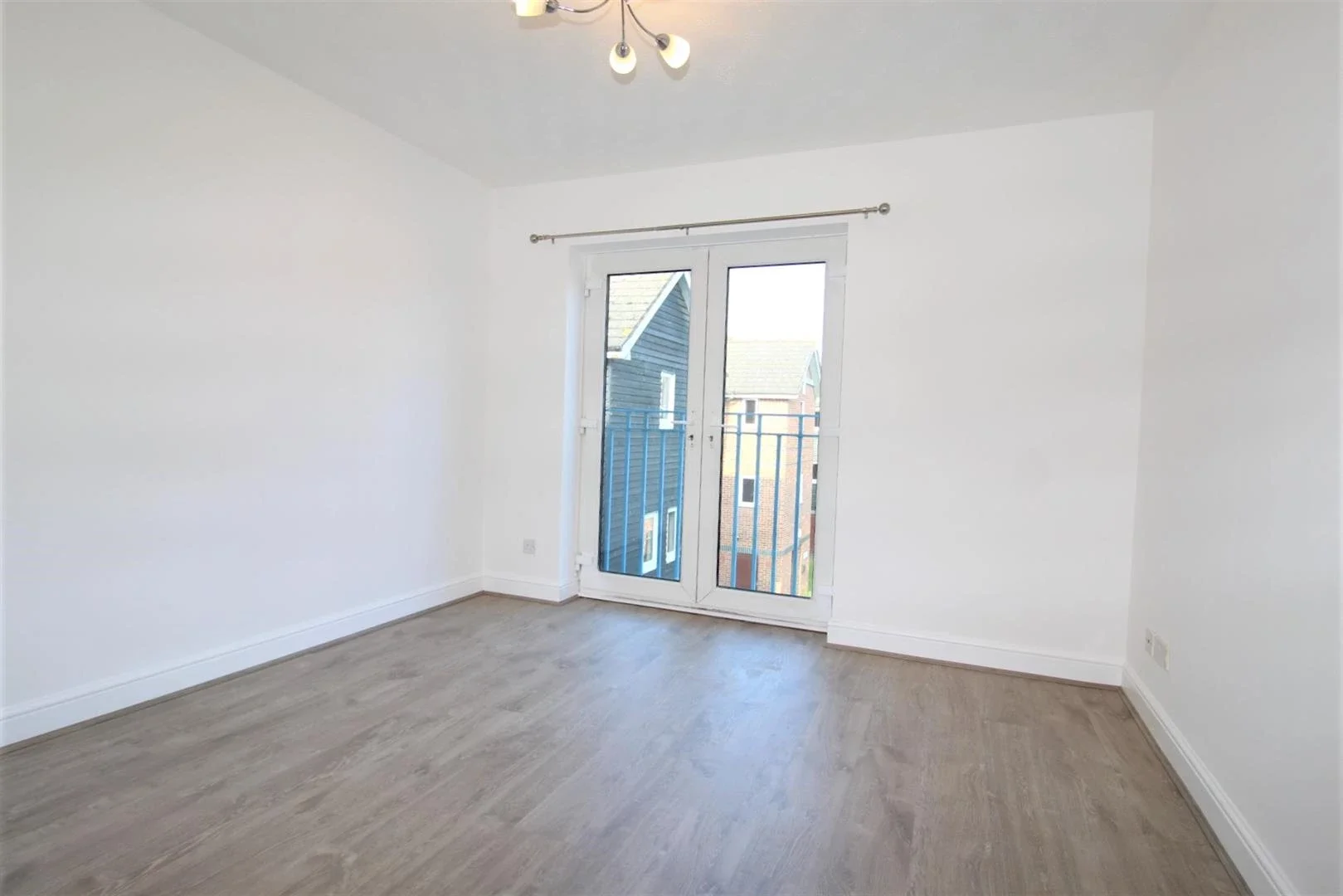 Flat De Mandeville Court in Greater London