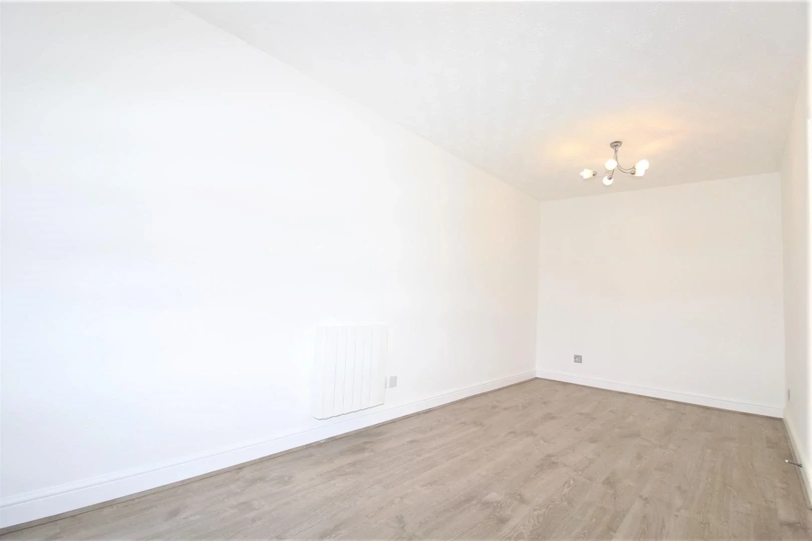 Flat De Mandeville Court in Greater London
