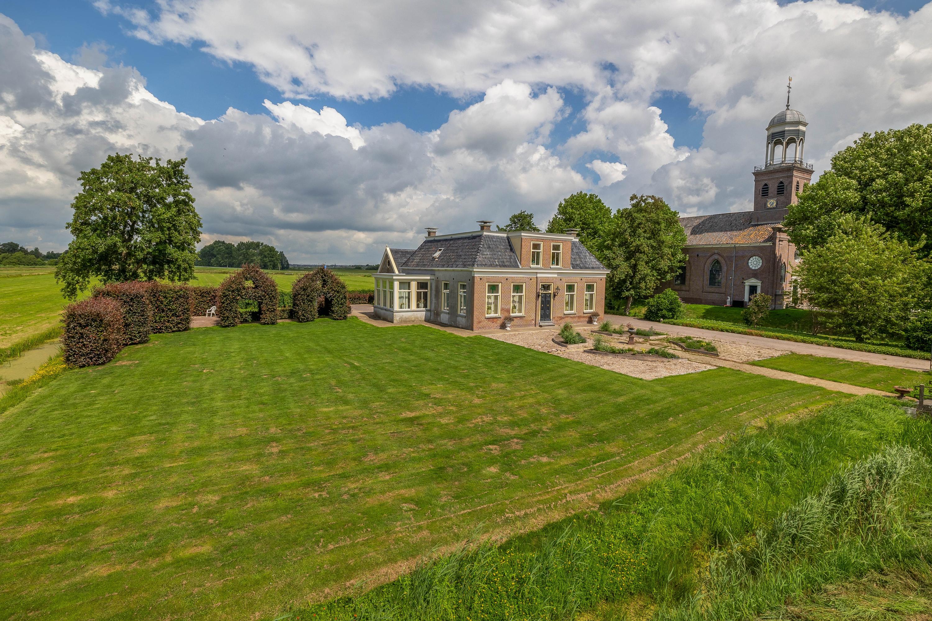 Huis Buren 27 in Oosterzee