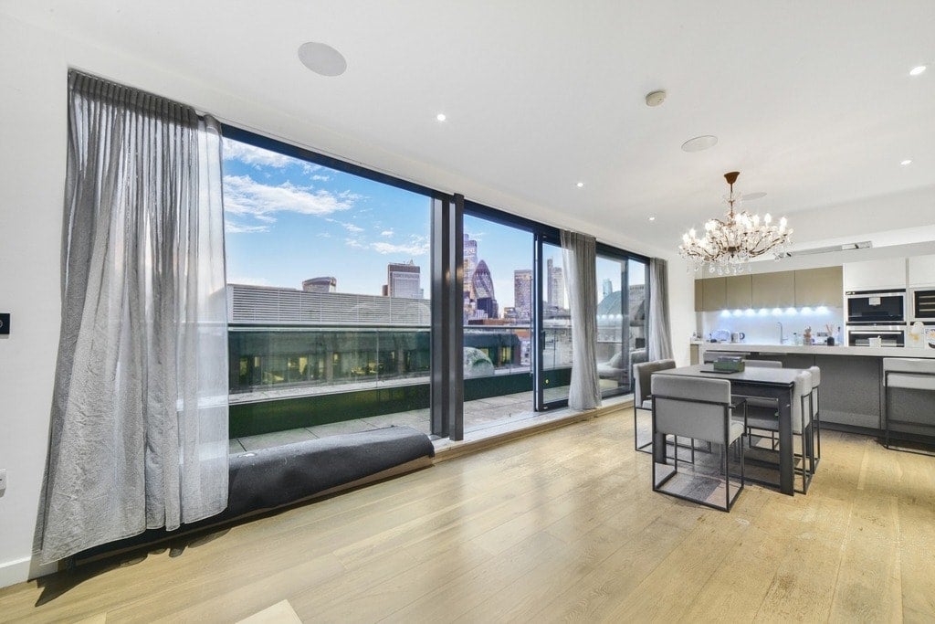 Flat Bridle Mews in Greater London