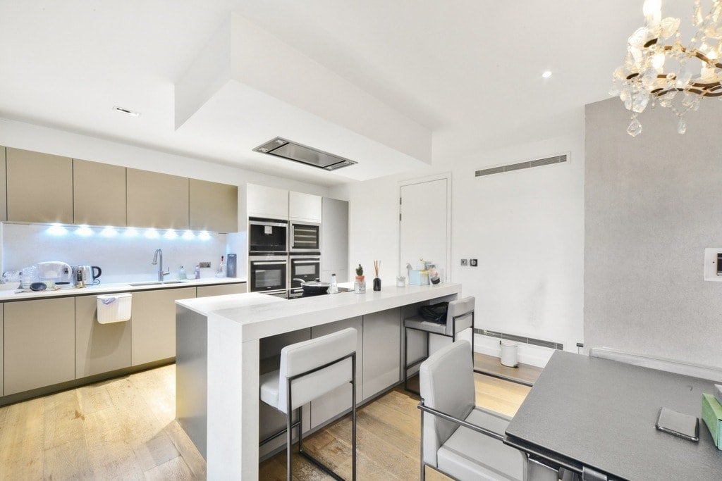 Flat Bridle Mews in Greater London