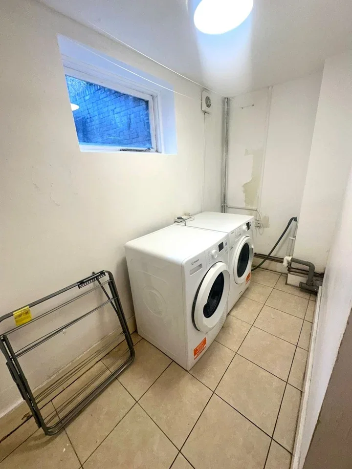 Room Ford Square in Greater London