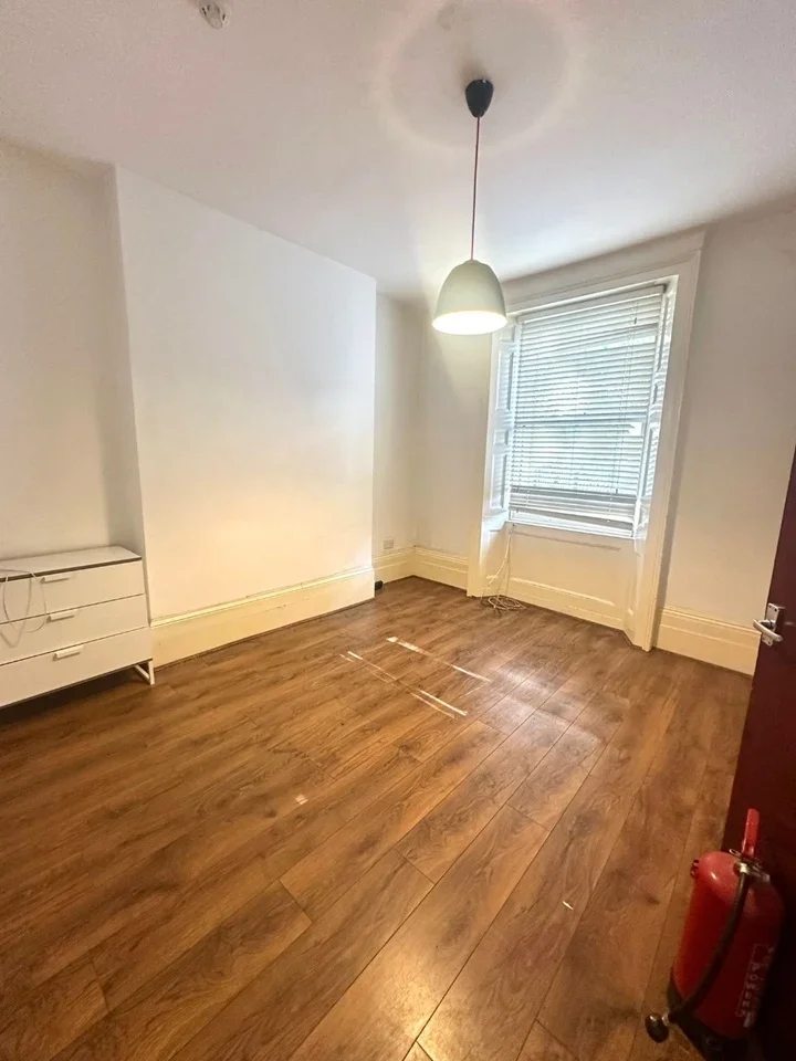 Room Ford Square in Greater London