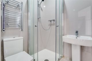 Room Dollis Hill Lane in Greater London