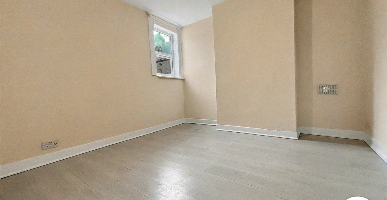 Flat Riverdale Road in Greater London