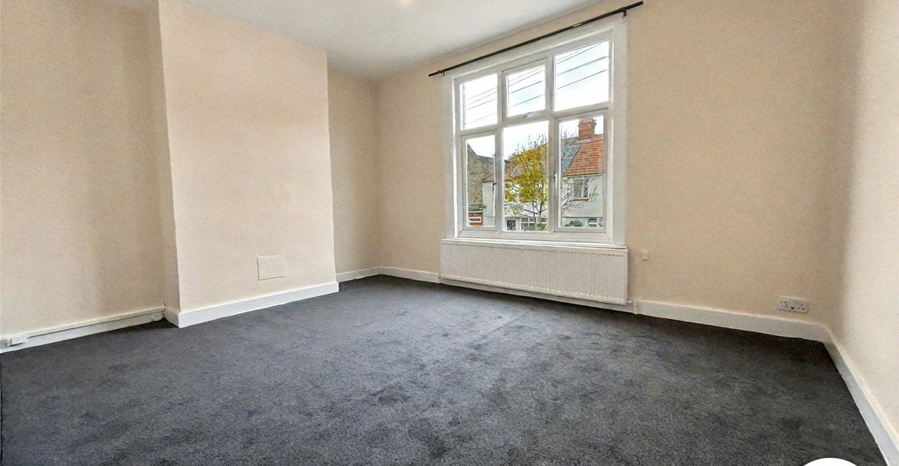 Flat Riverdale Road in Greater London