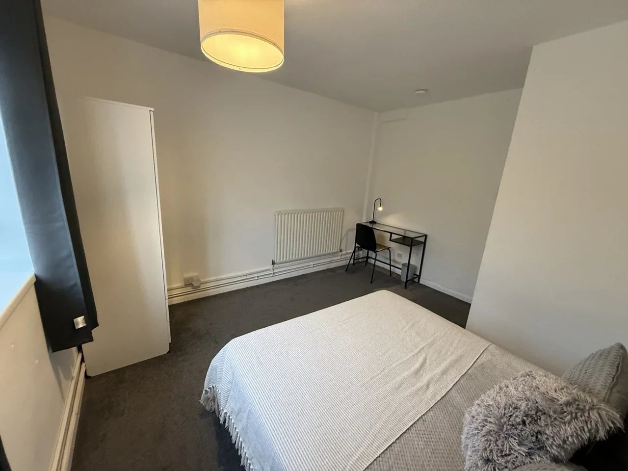 Flat Bliss Crescent in Greater London