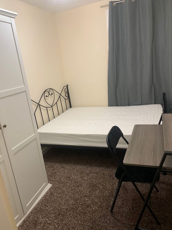 Room Henderson Street in Preston
