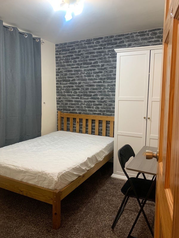 Room Henderson Street in Preston