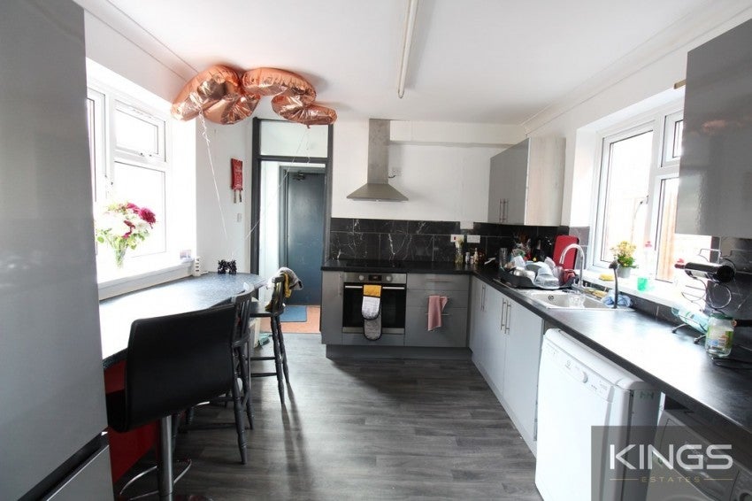 Flat Broadlands Road in Southampton