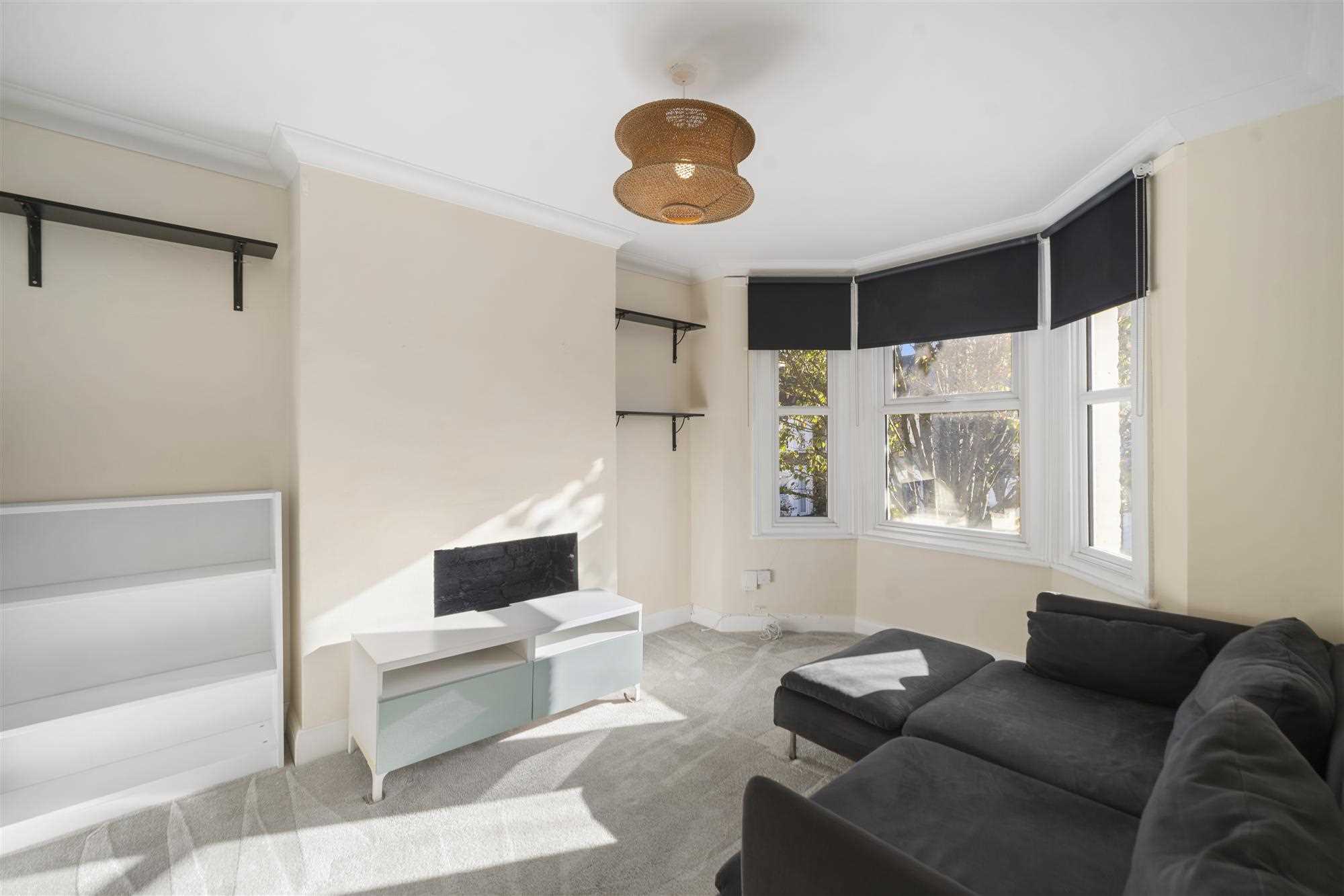 Flat Petersfield Road in Greater London