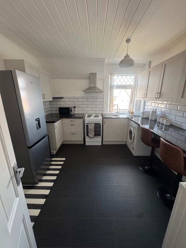 Room White Street in Bathgate