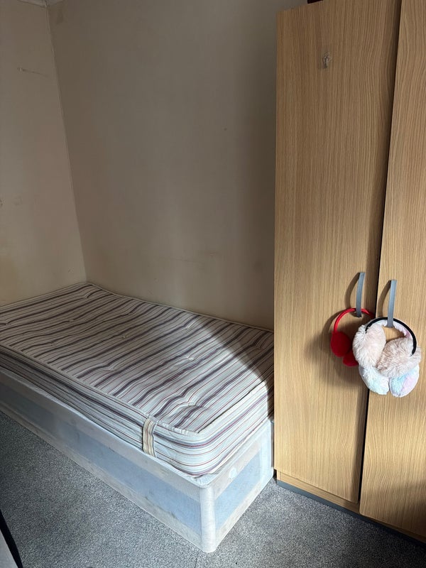 Room Fordham Street in Greater London