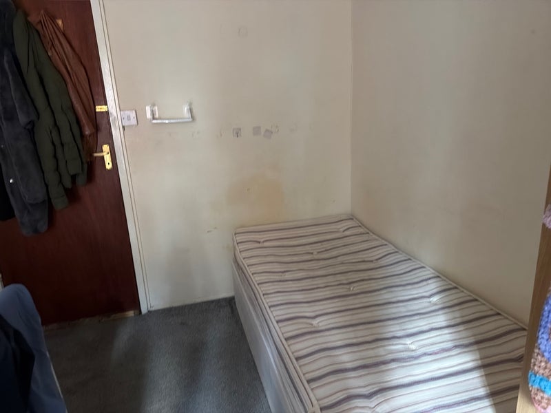 Room Fordham Street in Greater London