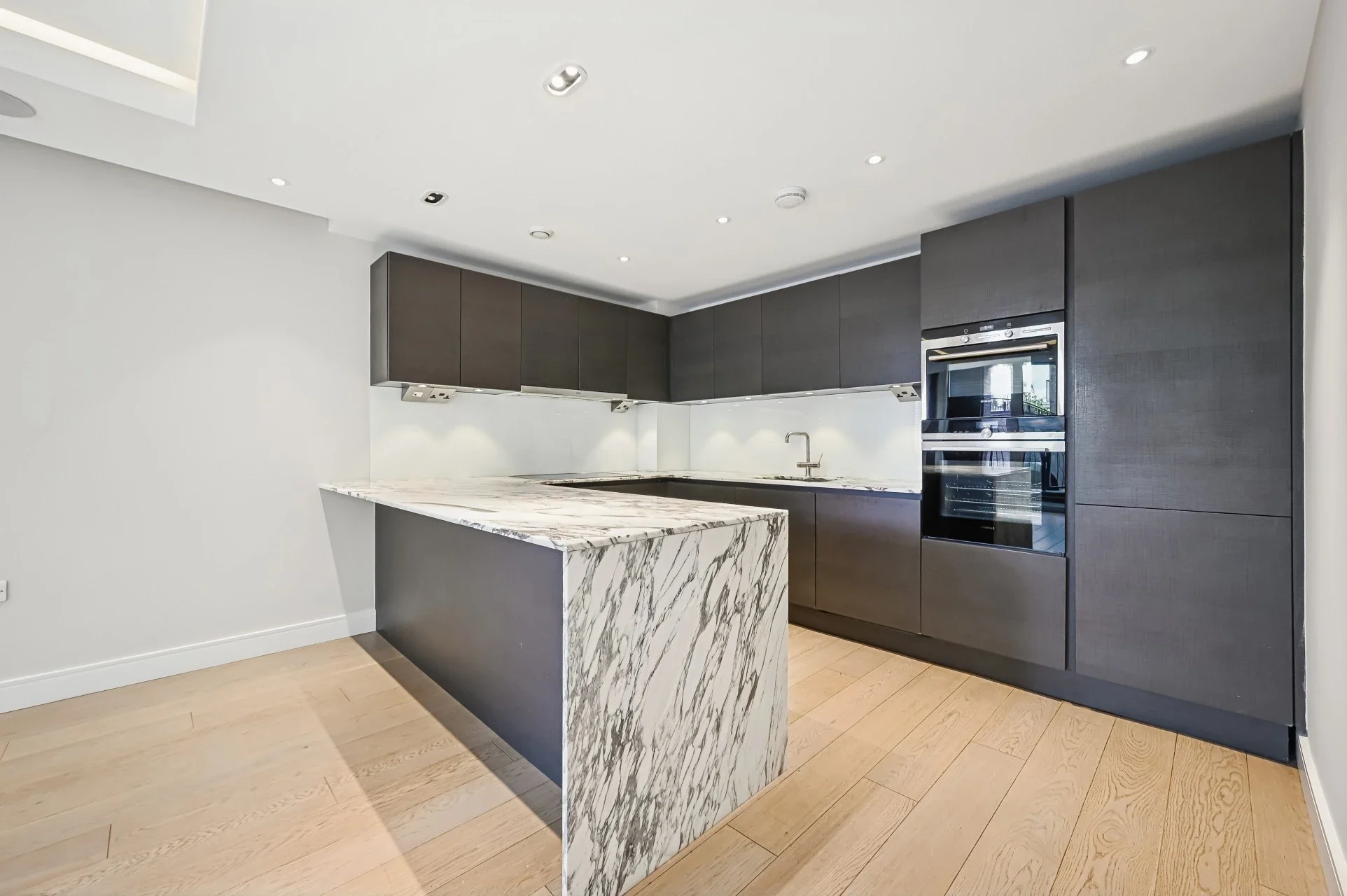 Flat Park Street in Greater London