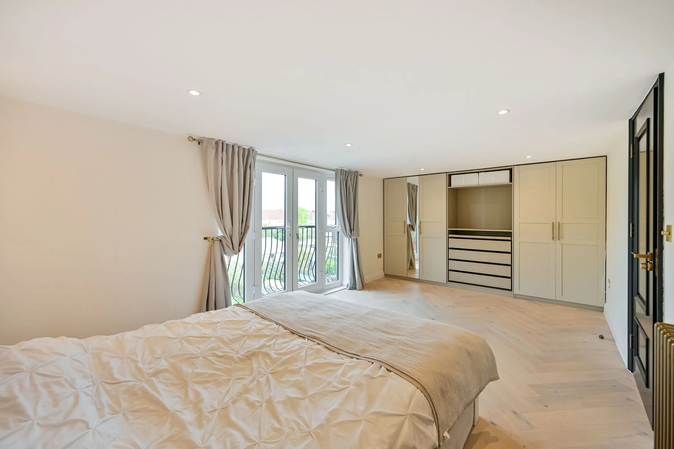 House Amberwood Rise in Greater London