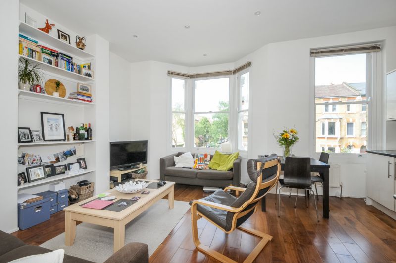 Flat Dalmeny Road in Greater London