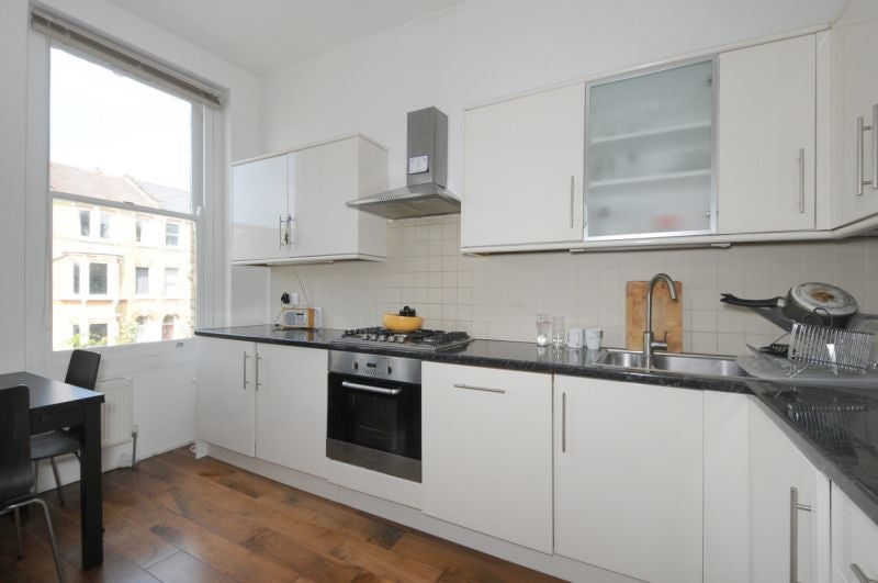 Flat Dalmeny Road in Greater London