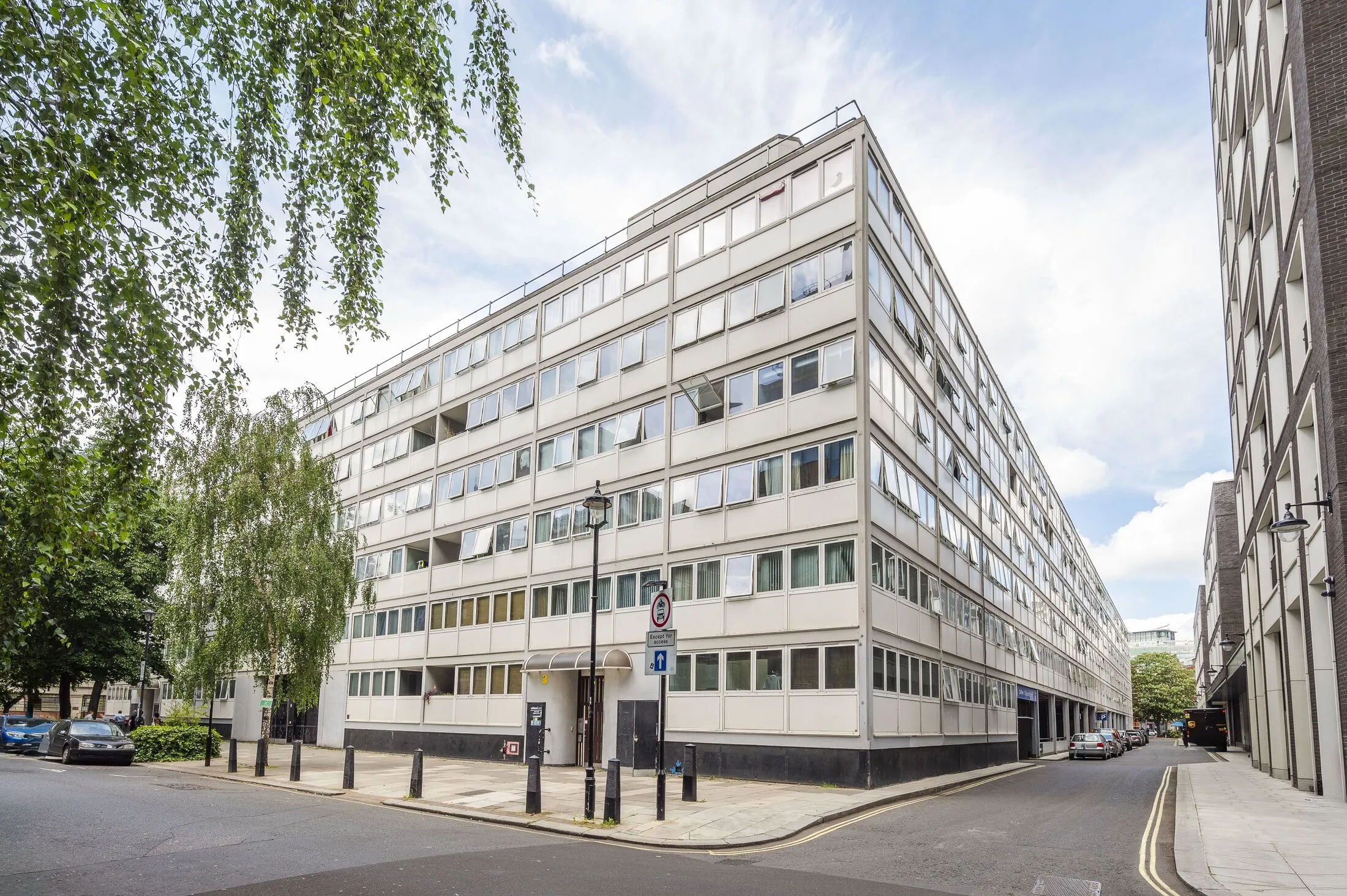 Flat Clipstone Street in City of Westminster