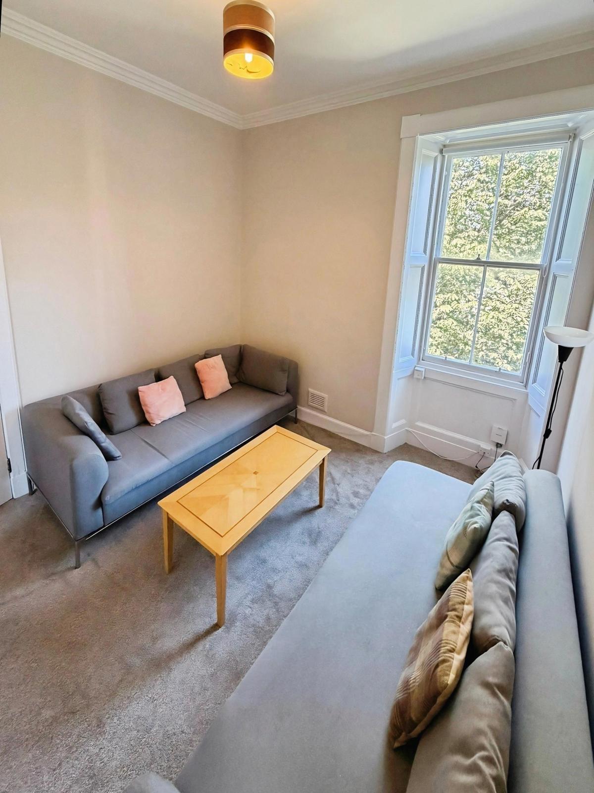Room Murieston Crescent in City of Edinburgh
