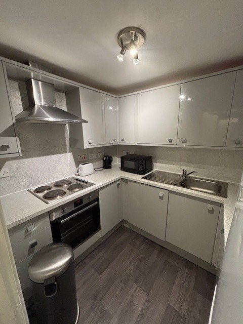 Flat Murieston Crescent in City of Edinburgh