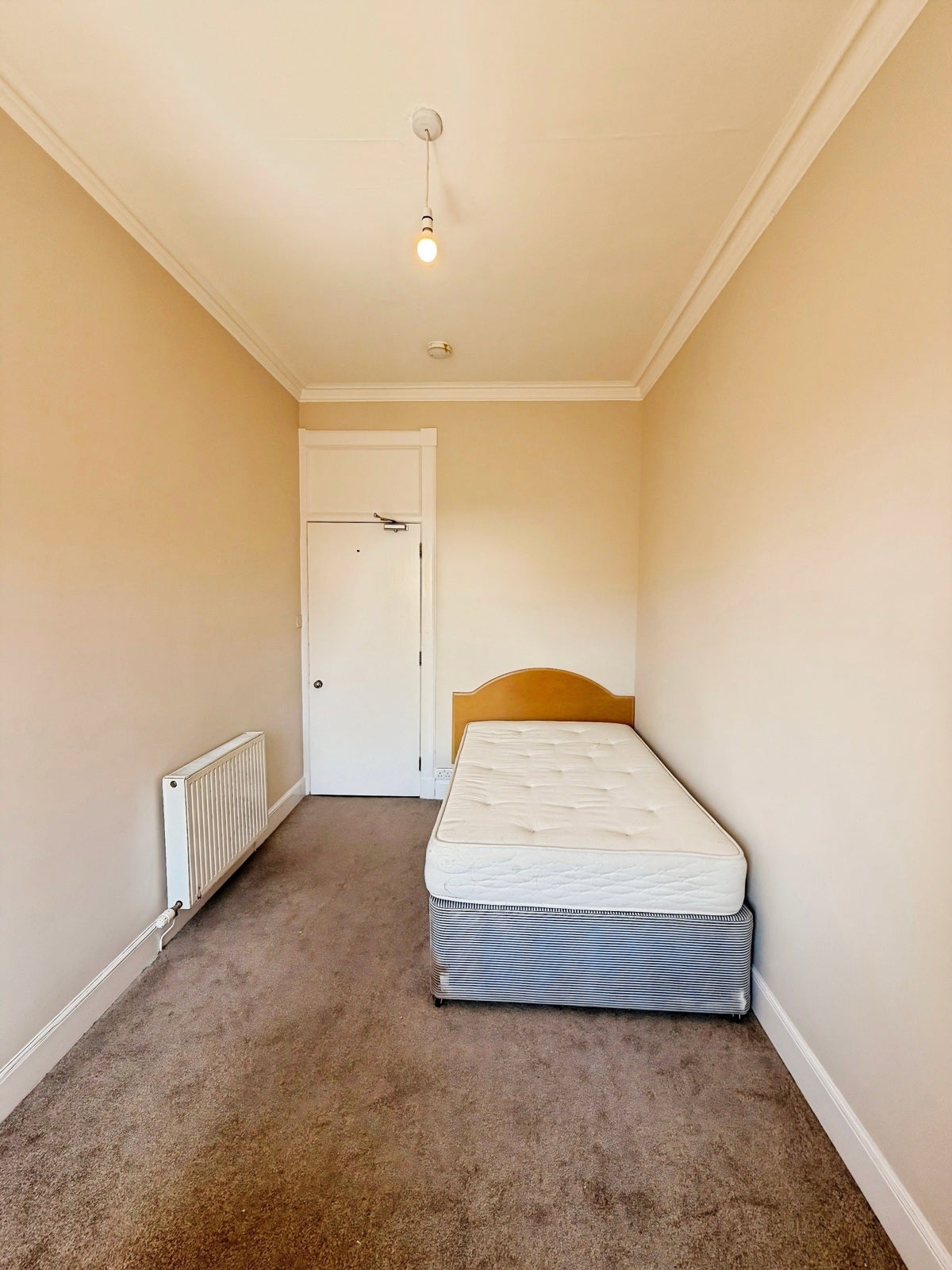 Room Murieston Crescent in City of Edinburgh