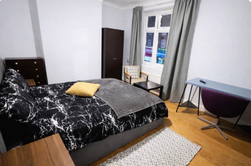Room Old Church Road in Greater London