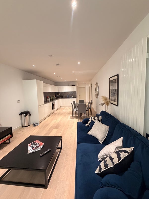 Room Schooner Road in Greater London