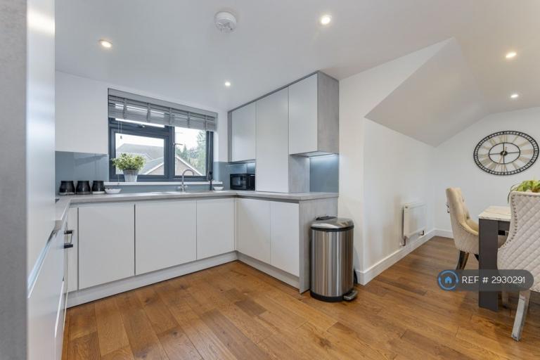 Flat Banstead Road in Greater London