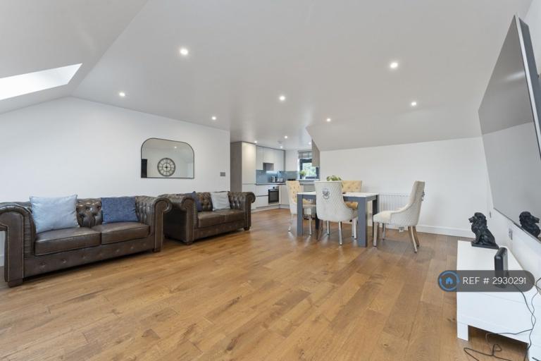 Flat Banstead Road in Greater London