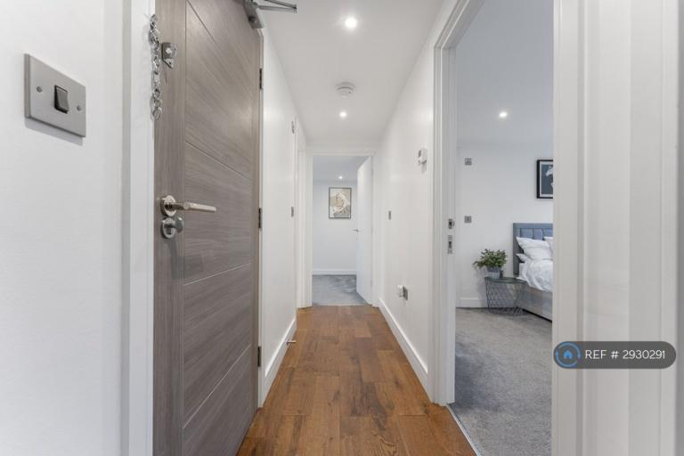 Flat Banstead Road in Greater London