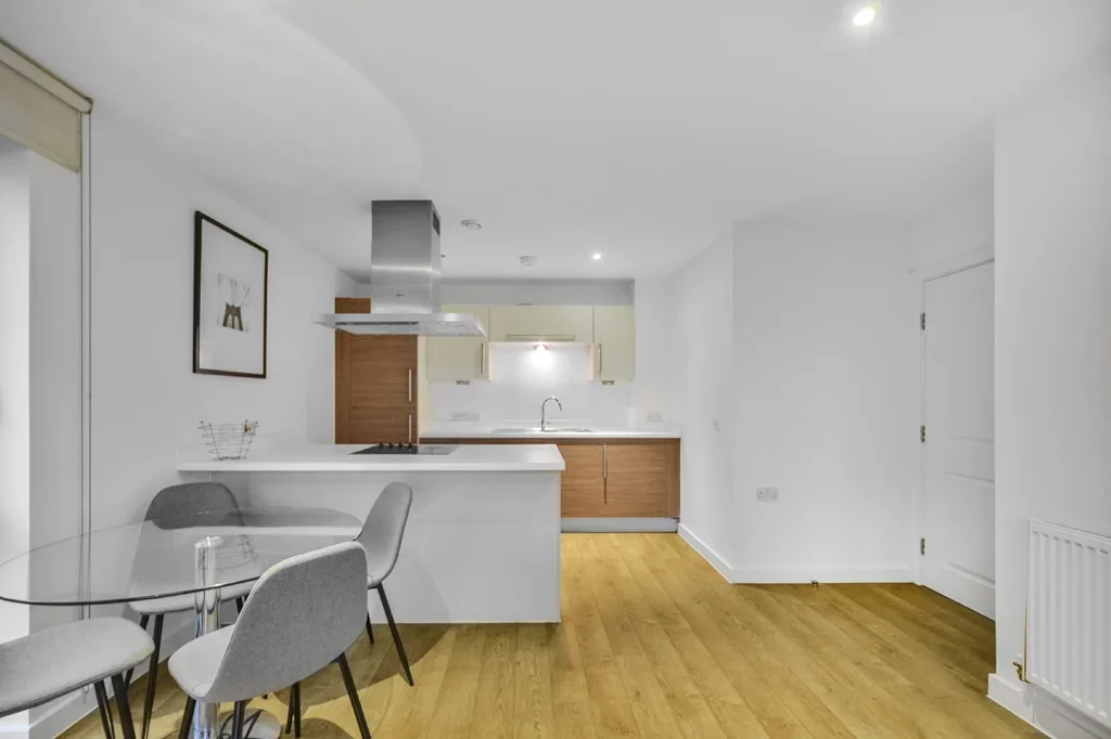 Flat Epstein Square in Greater London