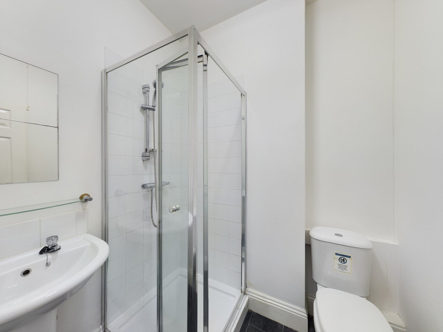 Room Apsley Road in Plymouth