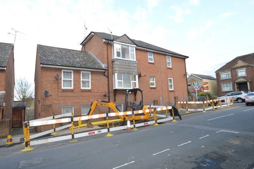 Flat Queen's Road in Slough