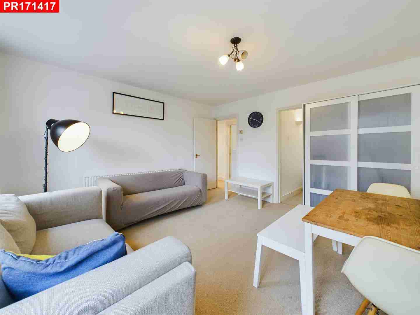Flat Upper Street in Greater London
