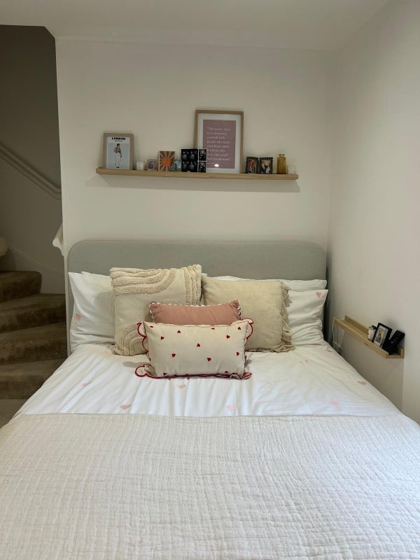 Room Queen's Drive in Greater London