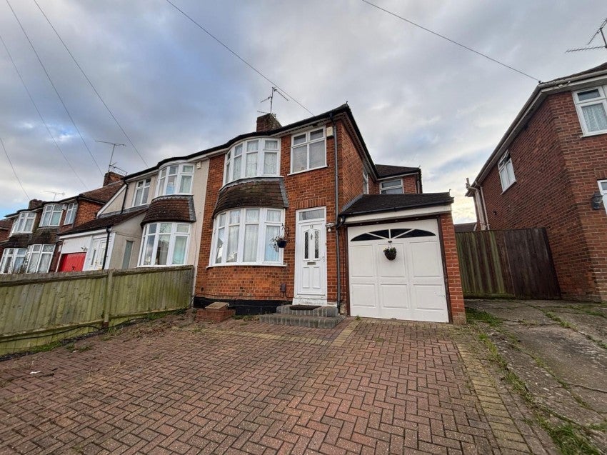 House Rydal Avenue in Reading